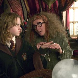Still of Emma Thompson and Emma Watson in Haris Poteris ir Azkabano kalinys 2004