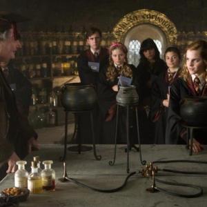 Still of Jim Broadbent and Emma Watson in Haris Poteris ir netikras princas 2009