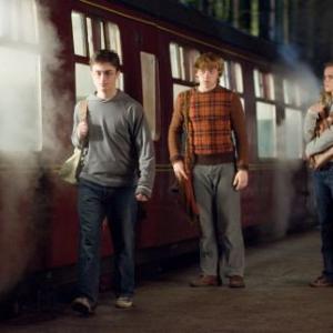 Still of Rupert Grint Daniel Radcliffe and Emma Watson in Haris Poteris ir Fenikso brolija 2007