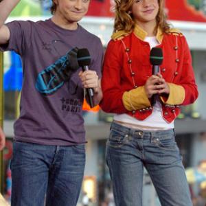 Daniel Radcliffe and Emma Watson at event of Haris Poteris ir Azkabano kalinys (2004)