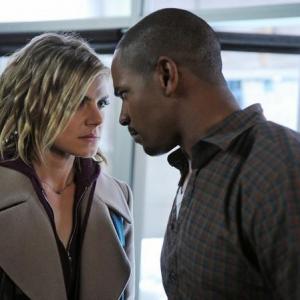 Still of Damon Wayans Jr and Eliza Coupe in Happy Endings 2011