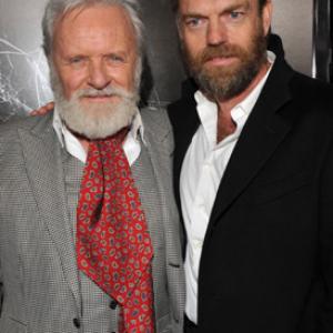 Anthony Hopkins and Hugo Weaving at event of Vilkolakis 2010