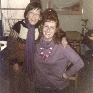 Tracy Weisert & Oscar winner Linda Hunt in the SILVERADO production office Santa Fe, NM 1985