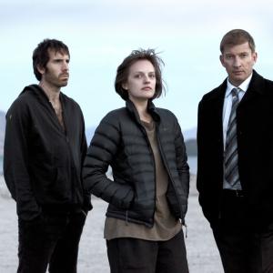 Still of Elisabeth Moss, David Wenham and Thomas M. Wright in Top of the Lake (2013)