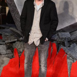 Joss Whedon at event of Toras: Tamsos pasaulis (2013)