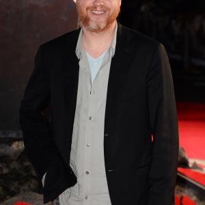 Joss Whedon at event of Toras Tamsos pasaulis 2013