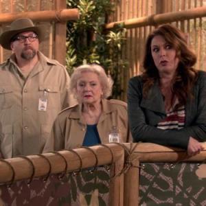 Still of Jane Leeves, Daniel Roebuck and Betty White in Hot in Cleveland (2010)