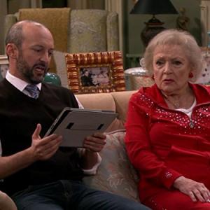Still of J.P. Manoux and Betty White in Hot in Cleveland (2010)