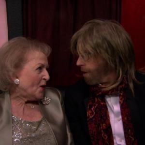 Still of Chris Elliott and Betty White in Hot in Cleveland 2010