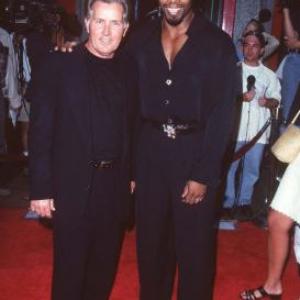 Martin Sheen and Michael Jai White at event of Spawn 1997