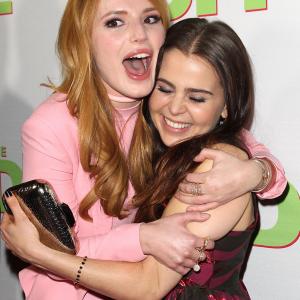 Mae Whitman and Bella Thorne at event of The DUFF (2015)
