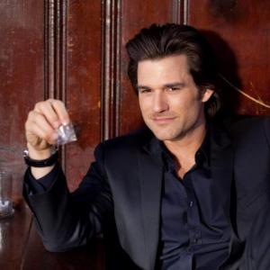 Johnny Whitworth as Vernon Gant in Limitless