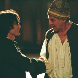 Still of Billy Crudup and Tom Wilkinson in Stage Beauty 2004