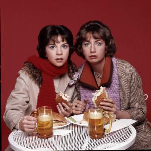 Still of Penny Marshall and Cindy Williams in Laverne amp Shirley 1976