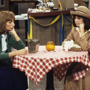 Still of Penny Marshall and Cindy Williams in Laverne amp Shirley 1976