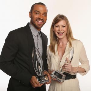 Ellen Pompeo and Jesse Williams at event of The 39th Annual People's Choice Awards (2013)