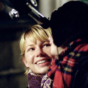 Still of Michelle Williams and Sophie Nyweide in Mammoth 2009