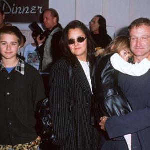 Robin Williams, Marsha Garces Williams and Zelda Williams at event of Jumanji (1995)
