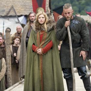 Still of Katheryn Winnick and Travis Fimmel in Vikings: Burial of the Dead (2013)