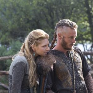 Still of Katheryn Winnick and Travis Fimmel in Vikings (2013)