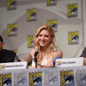 Katheryn Winnick, Travis Fimmel and Clive Standen at event of Vikings (2013)