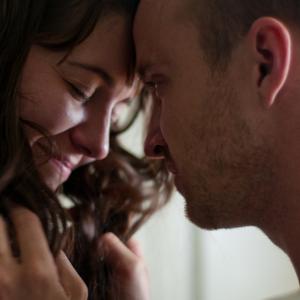 Still of Aaron Paul and Mary Elizabeth Winstead in Smashed 2012