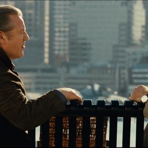Still of Mel Gibson and Ray Winstone in Edge of Darkness 2010