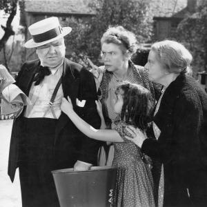 Still of Evelyn Del Rio Una Merkel and Cora Witherspoon in The Bank Dick 1940