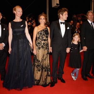 Morten Kaufmann, Mads Mikkelsen, Alexandra Rapaport, Thomas Vinterberg, Susse Wold, Sisse Graum Jørgensen and Annika Wedderkopp in Medziokle (2012)