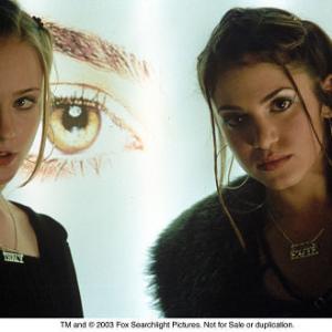 Still of Evan Rachel Wood and Nikki Reed in Thirteen (2003)