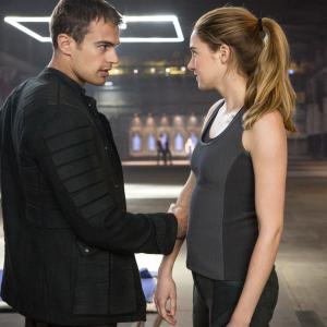 Still of Shailene Woodley and Theo James in Divergente 2014