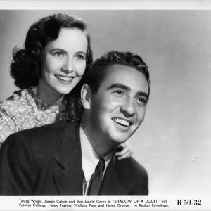 Still of Macdonald Carey and Teresa Wright in Shadow of a Doubt (1943)
