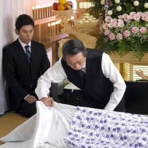 Still of Masahiro Motoki and Tsutomu Yamazaki in Okuribito (2008)