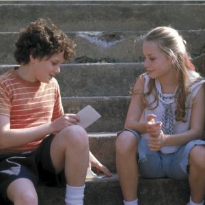 Still of Mika Boorem and Anton Yelchin in Hearts in Atlantis (2001)