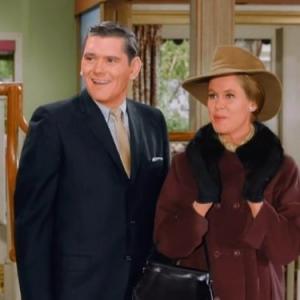 Still of Elizabeth Montgomery and Dick York in Bewitched 1964