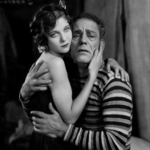 Still of Lon Chaney and Loretta Young in Laugh Clown Laugh 1928