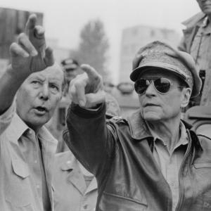 Still of Laurence Olivier and Terence Young in Inchon 1981