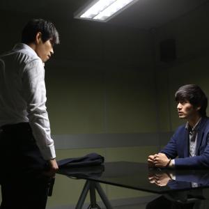 Still of Joon-sang Yoo and Jin-wook Lee in Pyojeok (2014)