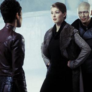 Jinx (HALLE BERRY) confronts Miranda Frost (ROSAMUND PIKE, center) and Zao (RICK YUNE, right).