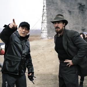 Still of Christian Bale and Yimou Zhang in Karo geles 2011