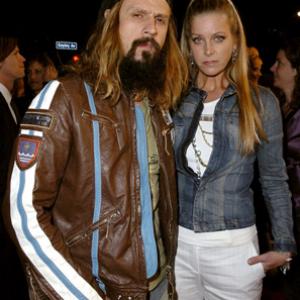 Sheri Moon Zombie and Rob Zombie at event of Nuodemiu miestas 2005