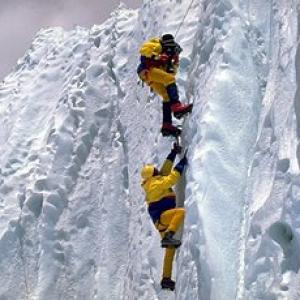 Peter Degerfeldt filming climber Jerker Fredholm on Everest North Face