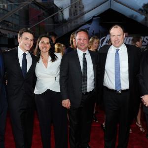 Kevin Feige and Ricky Strauss at event of Kersytojai (2012)