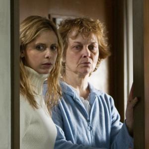 Still of Sarah Michelle Gellar and Grace Zabriskie in Pagieza (2004)