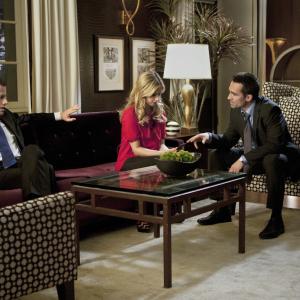 Still of Sarah Michelle Gellar Nestor Carbonell and Ioan Gruffudd in Ringer 2011