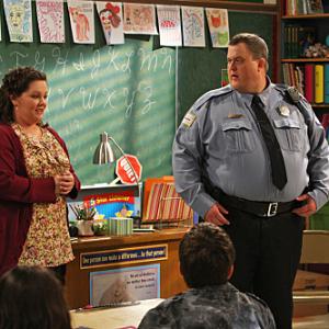 Still of Melissa McCarthy and Billy Gardell in Mike & Molly (2010)