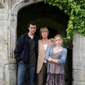 Daniel Mays, Penelope Wilton and Sinead Matthews in Half Broken Things 2007