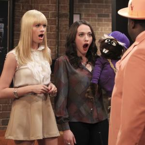 Still of Cedric the Entertainer Kat Dennings and Beth Behrs in 2 Broke Girls 2011