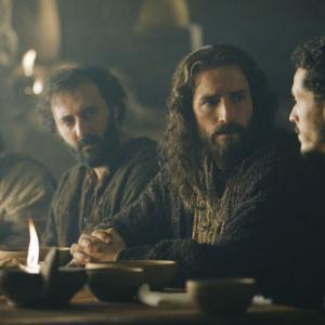 Still of Jim Caviezel and Christo Jivkov in The Passion of the Christ 2004