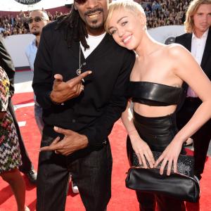 Snoop Dogg and Miley Cyrus at event of 2014 MTV Video Music Awards 2014